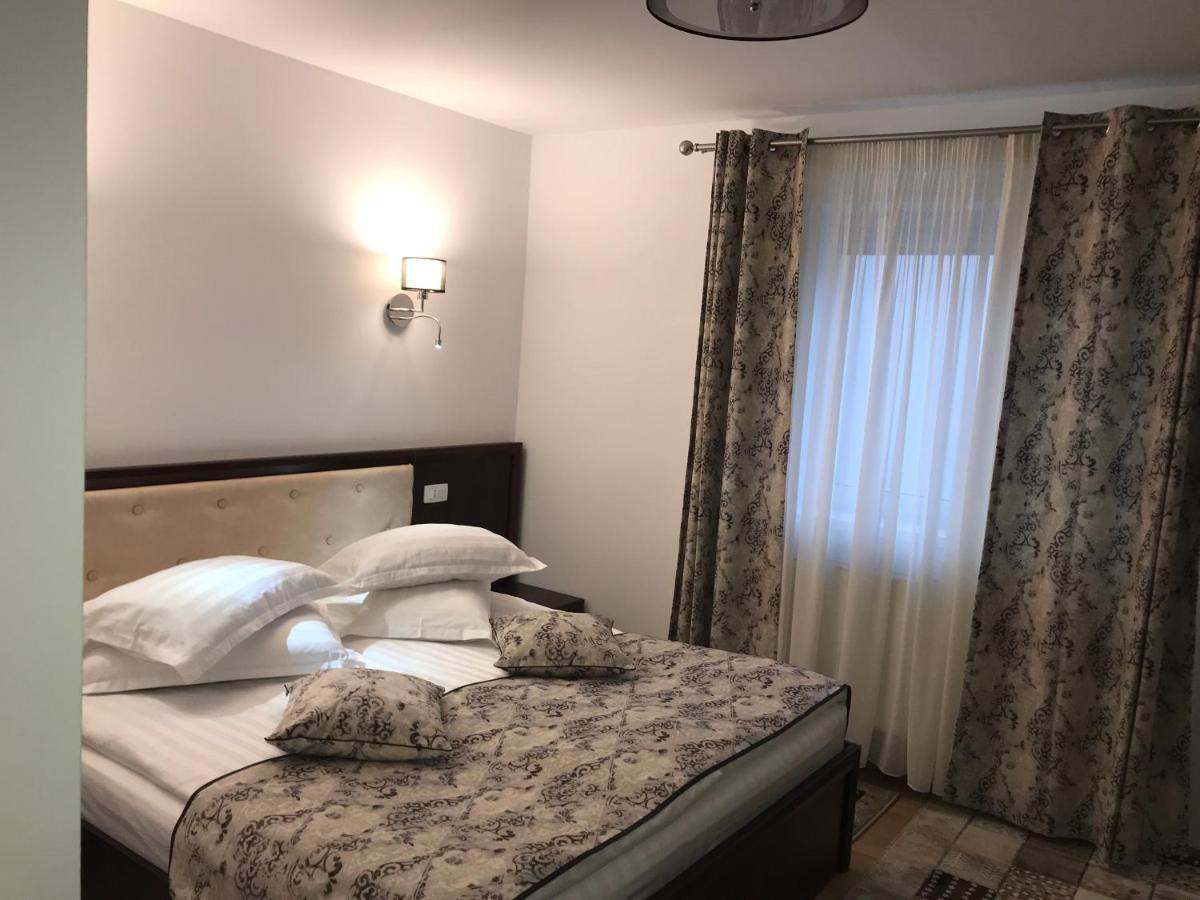 Casa Pino Hotel Brasov Exterior photo